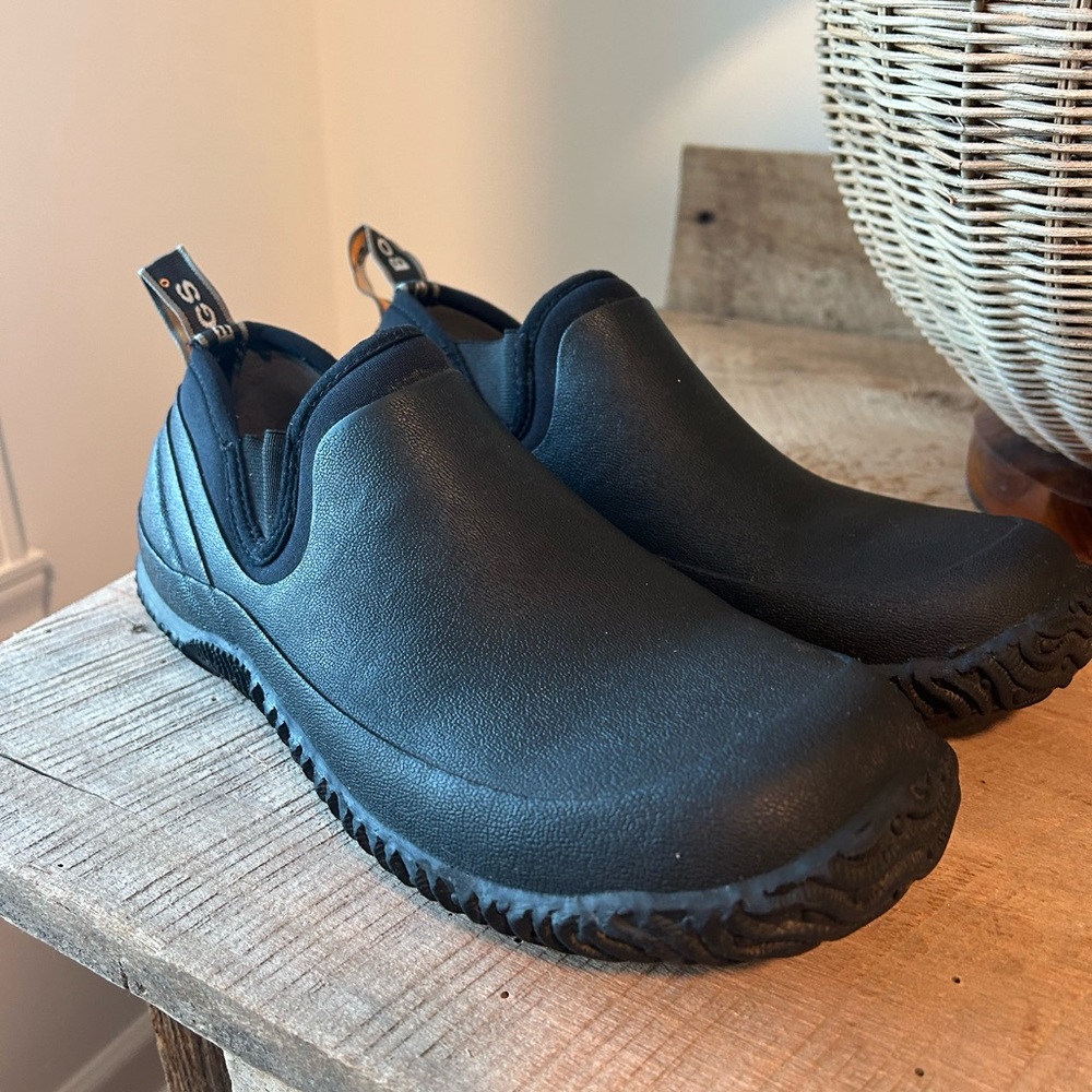 Size 8 men’s bogs shoes boots